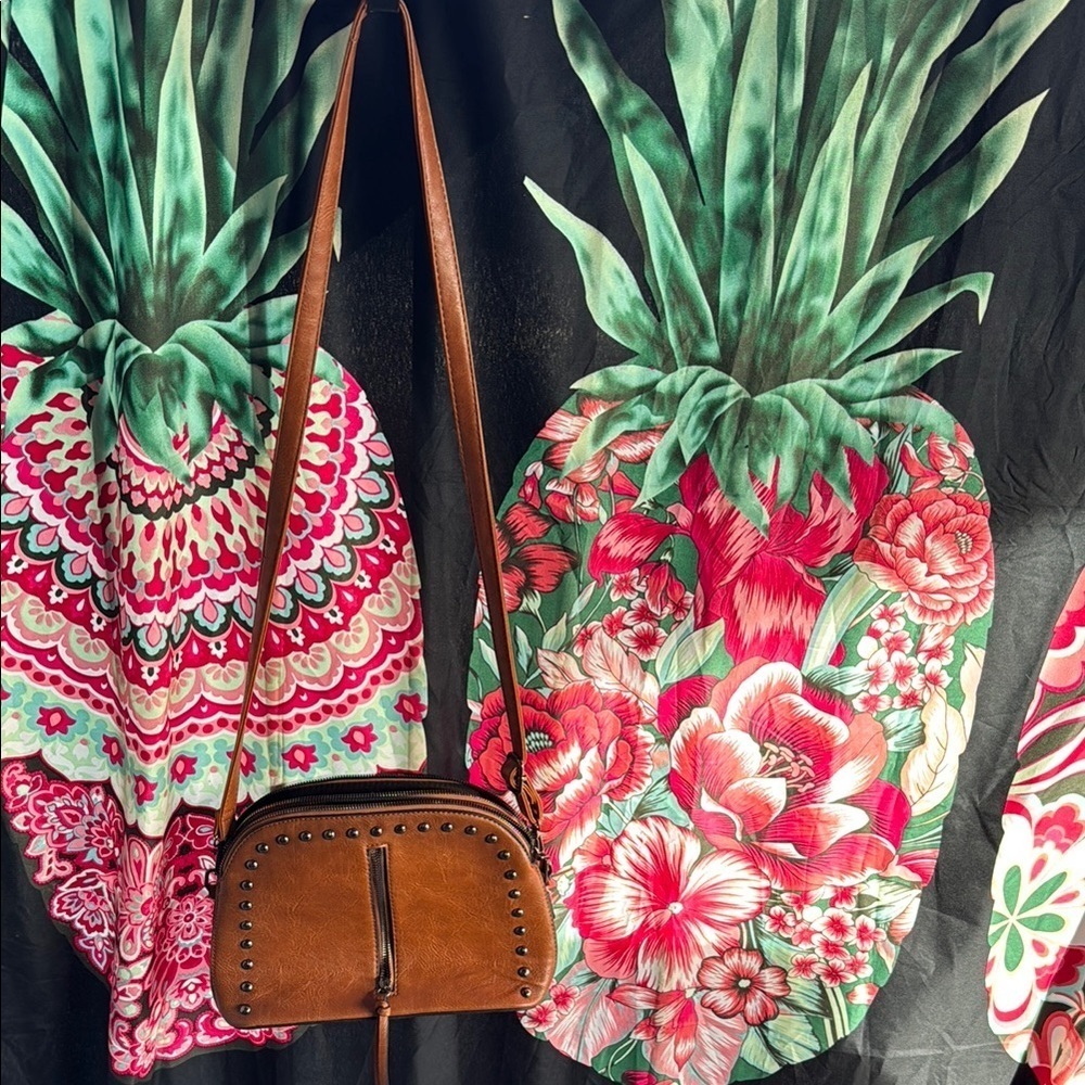 🍍 Sam & Hadley Brown Faux Leather Crossbody Bag Purse🍍10” width🍍7” depth🍍